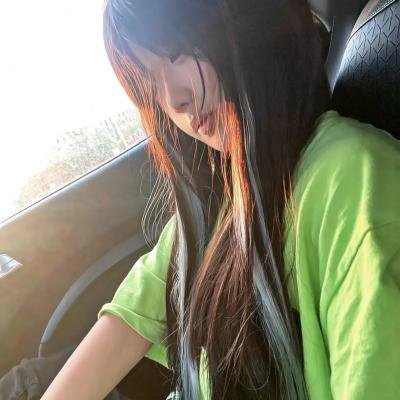 在江边 封面